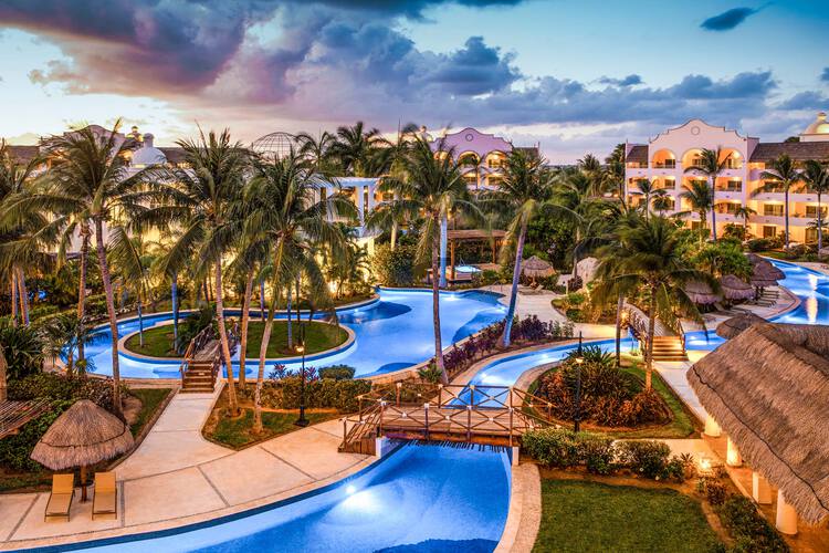 Le Meilleur Complexe de Luxe à Cancun au Mexique au Coucher du Soleil
