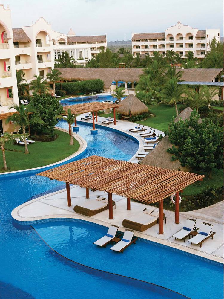 Piscina Estilo Río Artificial en la Riviera Maya