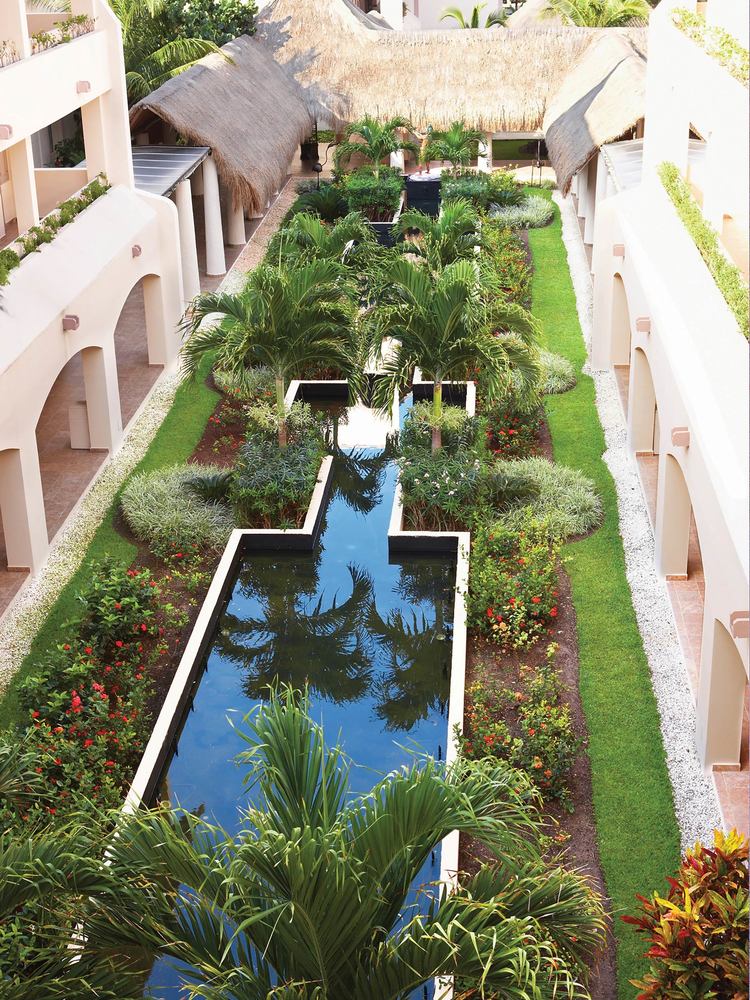 Jardins du centre de villégiature Excellence Riviera Cancun