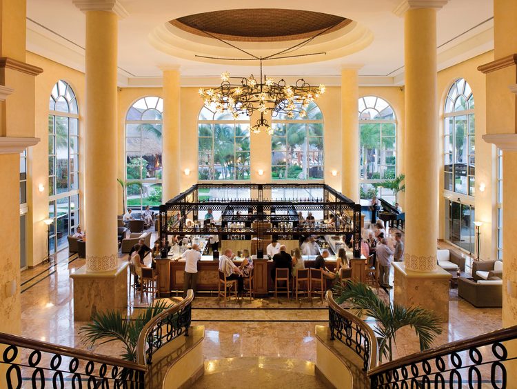Lobby Principal en un Resort Todo Incluido