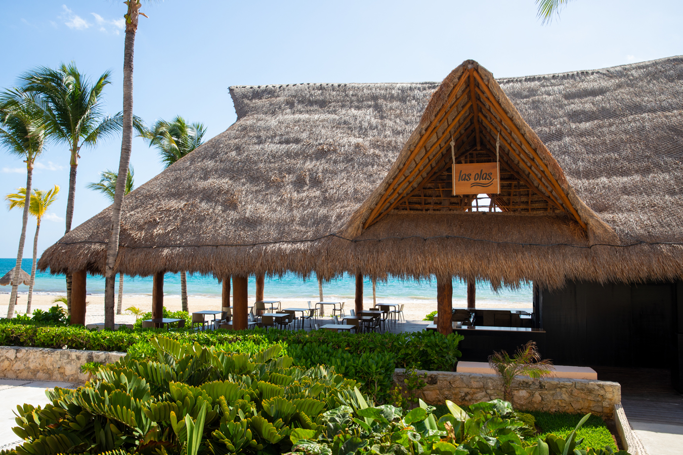 Enjoy delicious beachfront lunches in Las Olas Restaurant at Excellence Riviera Cancun