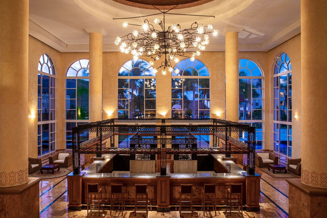 In the Martini Bar at Excellence Riviera Cancun you can enjoy your favorite martinis in the main lobby